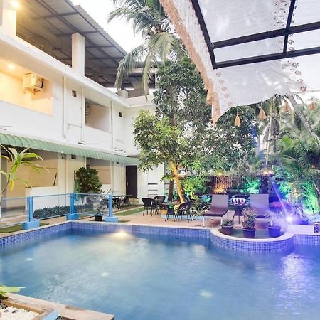Candolim Sands Hotell Exteriör bild