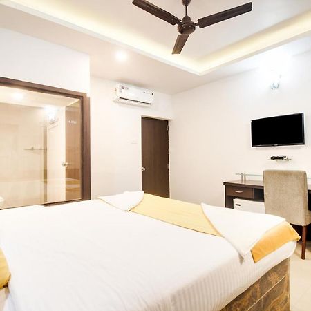 Candolim Sands Hotell Exteriör bild