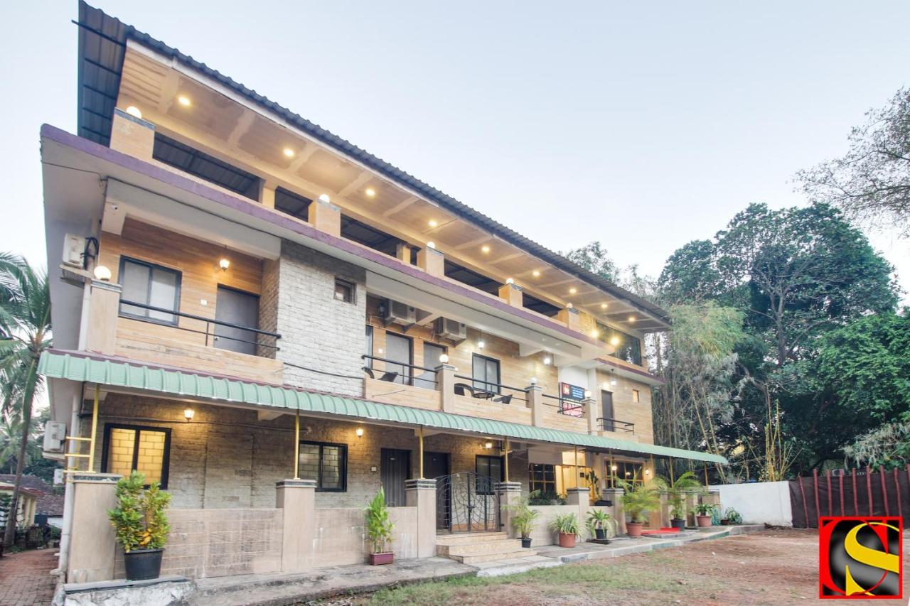 Candolim Sands Hotell Exteriör bild
