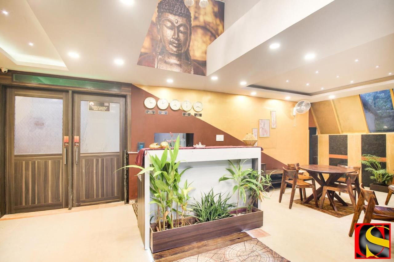 Candolim Sands Hotell Exteriör bild