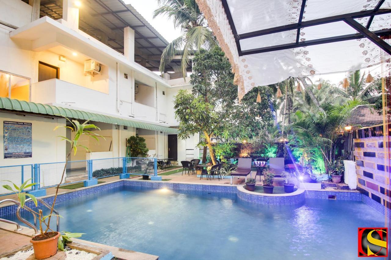 Candolim Sands Hotell Exteriör bild