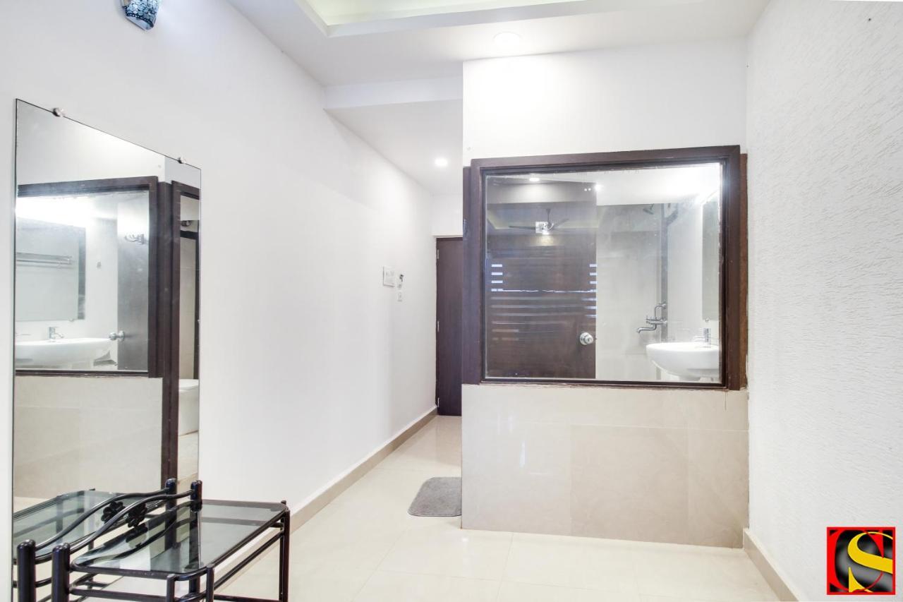 Candolim Sands Hotell Exteriör bild