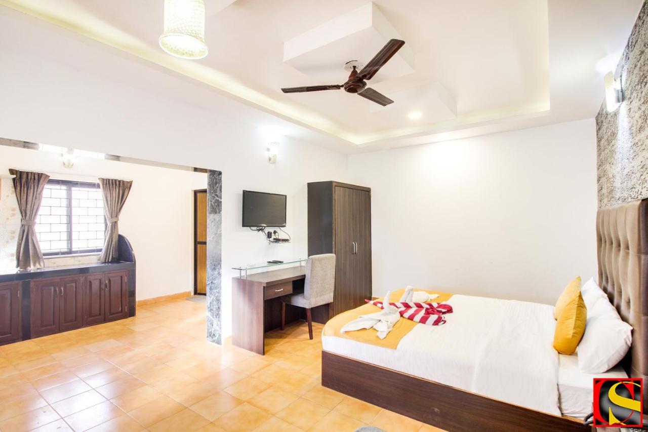 Candolim Sands Hotell Exteriör bild