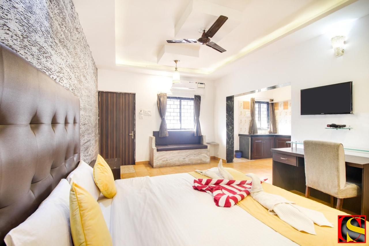Candolim Sands Hotell Exteriör bild