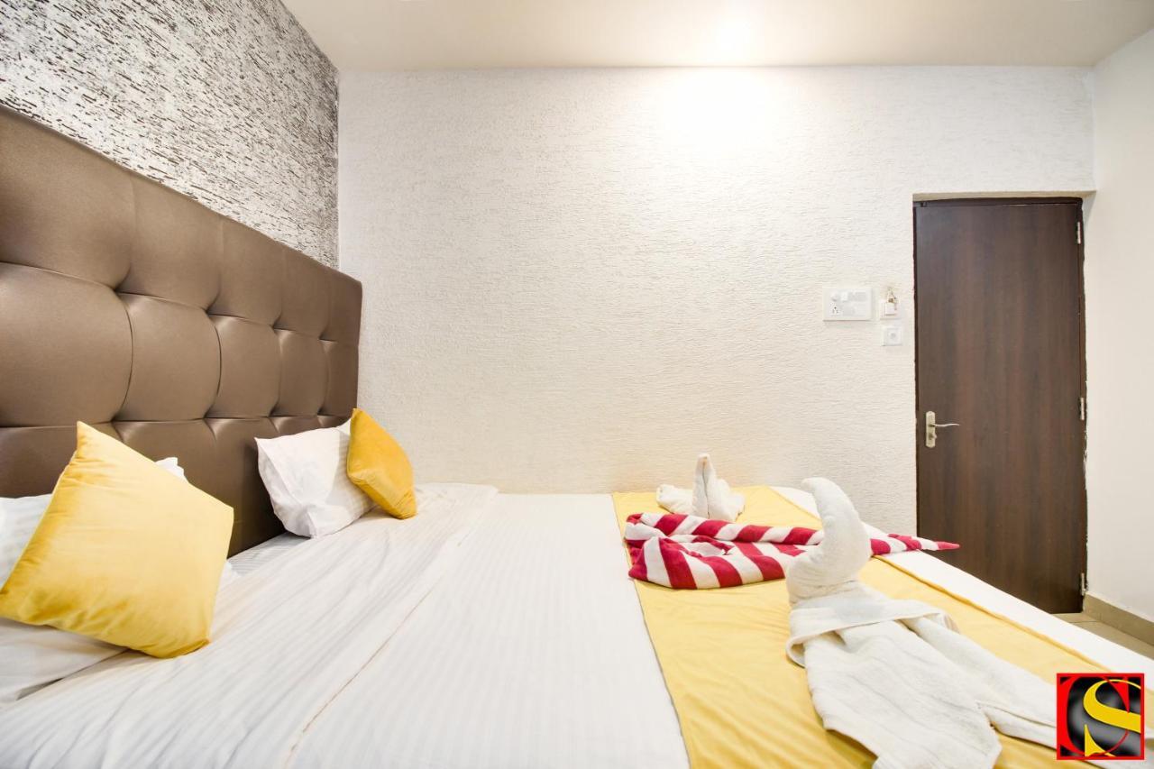 Candolim Sands Hotell Exteriör bild
