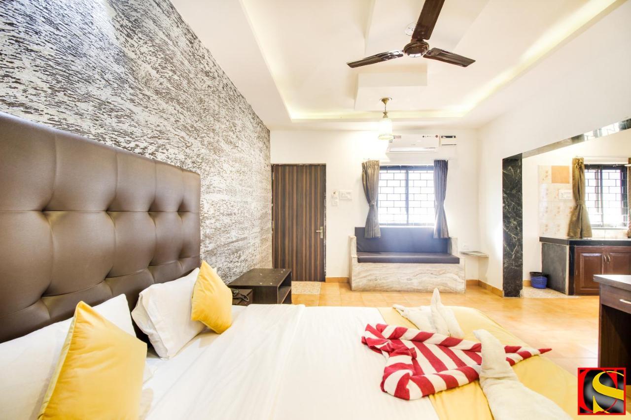 Candolim Sands Hotell Exteriör bild