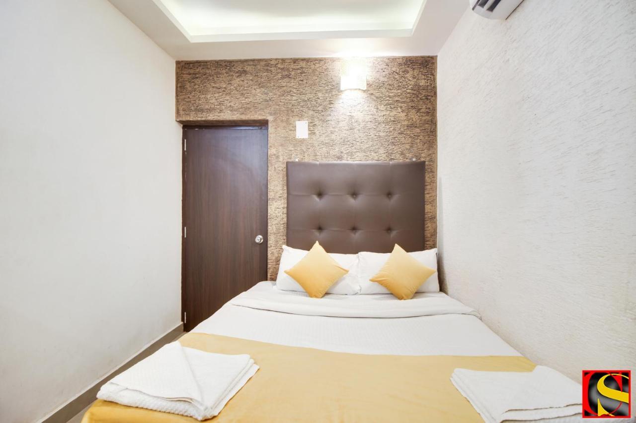 Candolim Sands Hotell Exteriör bild