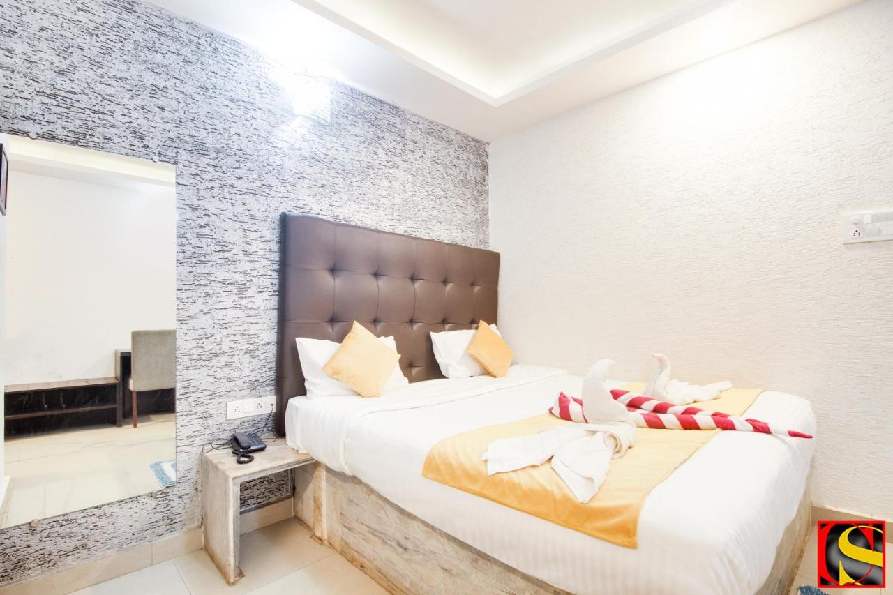 Candolim Sands Hotell Exteriör bild