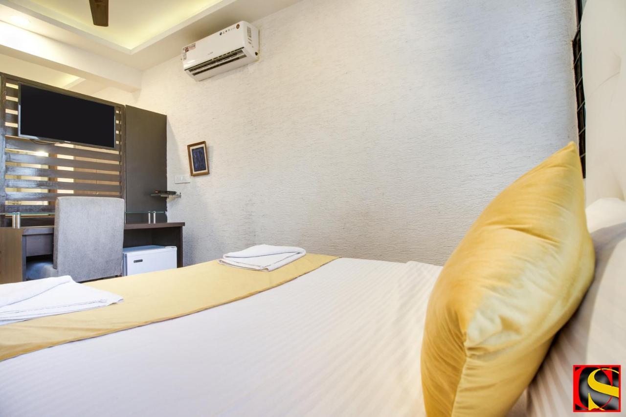 Candolim Sands Hotell Exteriör bild