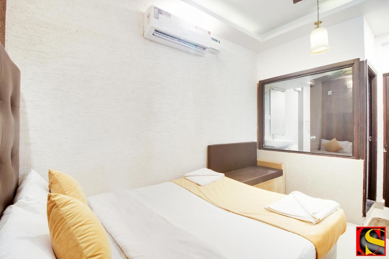 Candolim Sands Hotell Exteriör bild