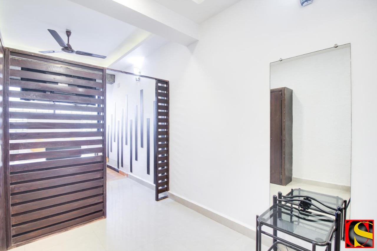 Candolim Sands Hotell Exteriör bild