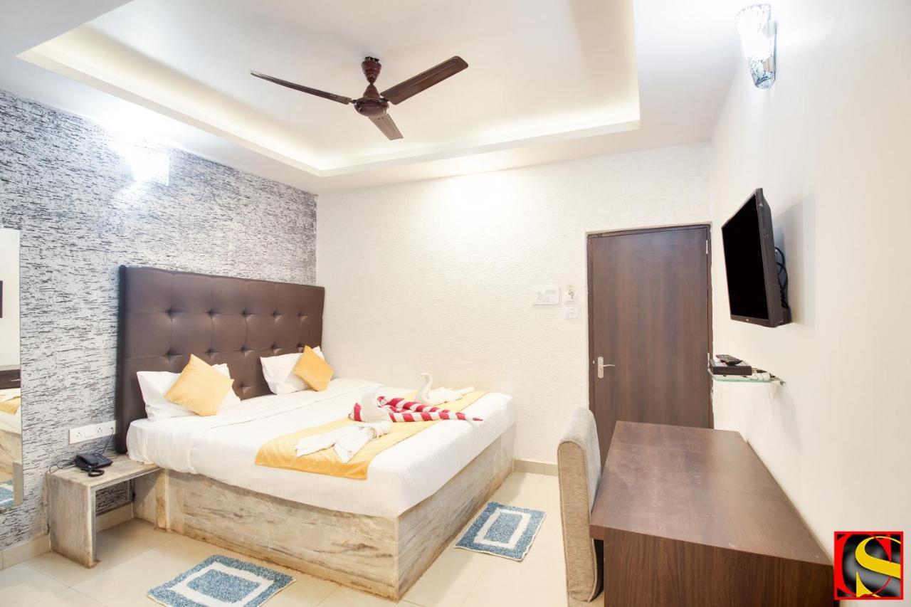 Candolim Sands Hotell Exteriör bild