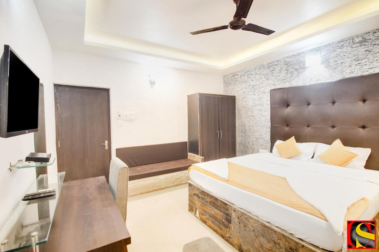 Candolim Sands Hotell Exteriör bild
