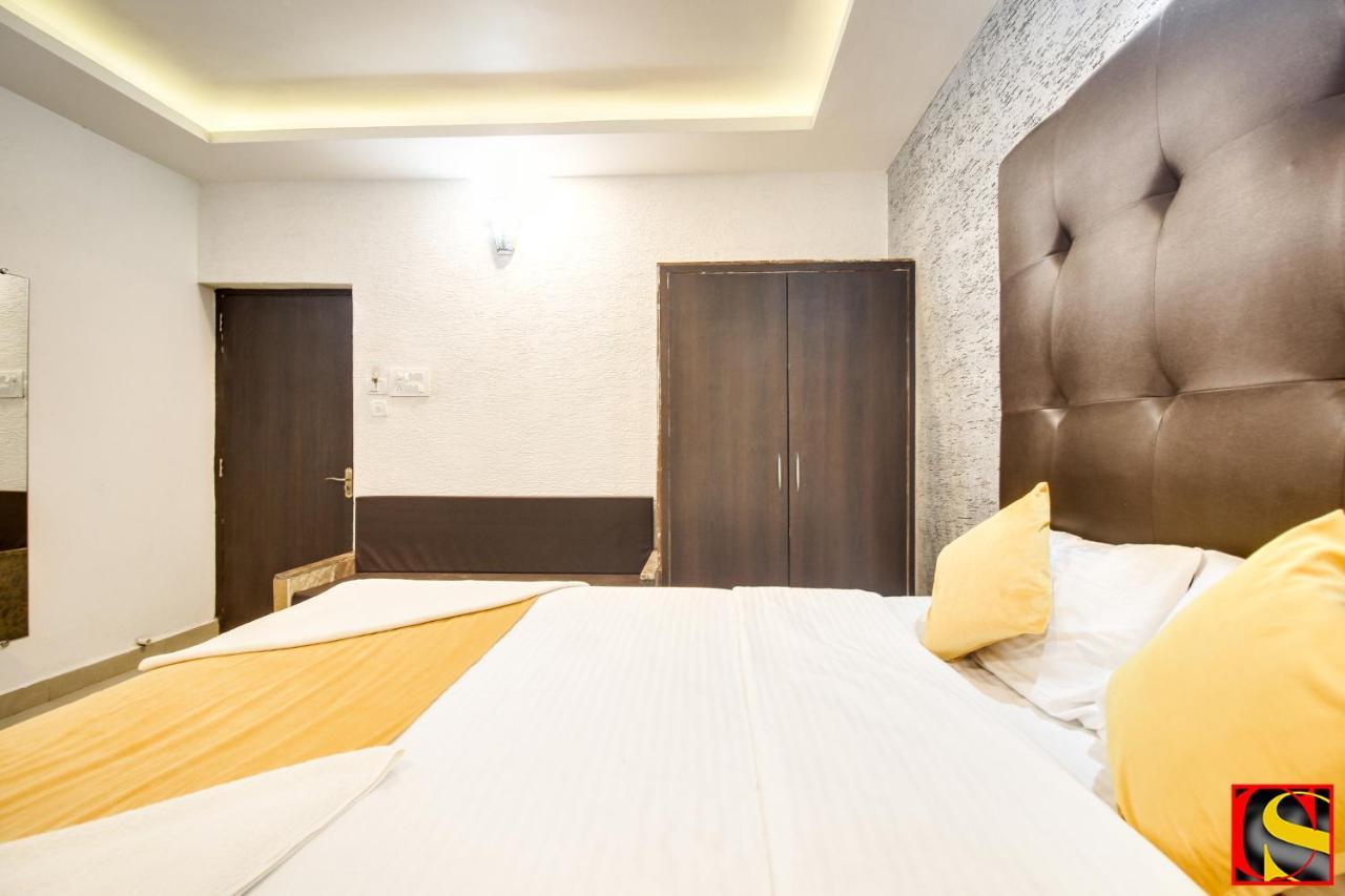 Candolim Sands Hotell Exteriör bild