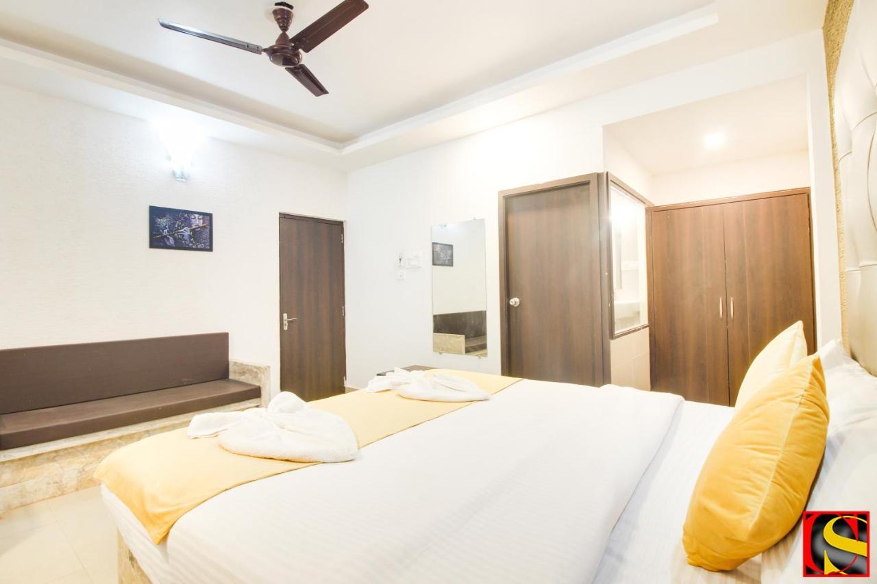Candolim Sands Hotell Exteriör bild